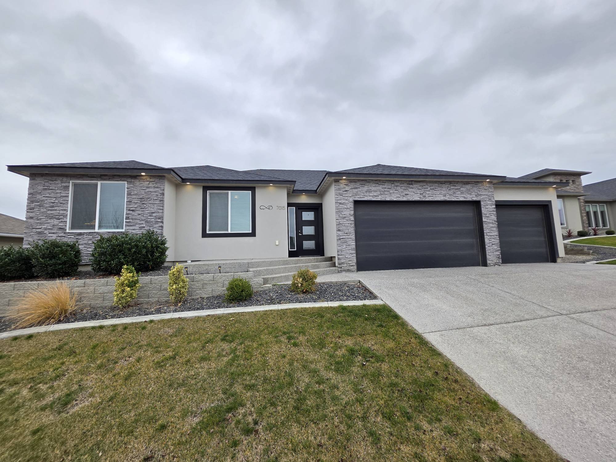 7015 West 32nd Avenue